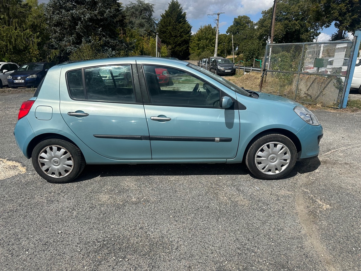 RENAULT Clio III 1.6 16v 110cv boite auto 172075km