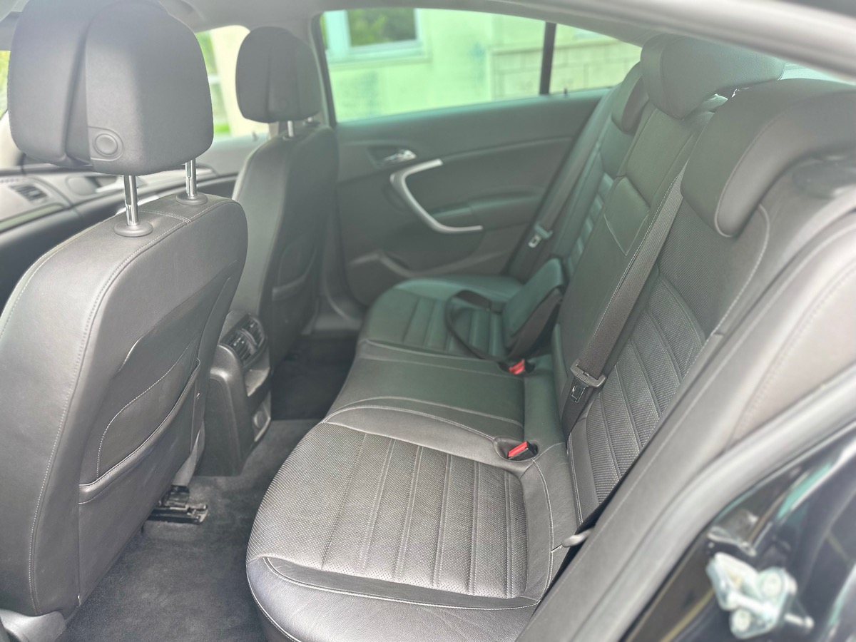 Opel Insignia 2.0 CDTI 160 CV cosmos 1er main  en 4XCBL foule option