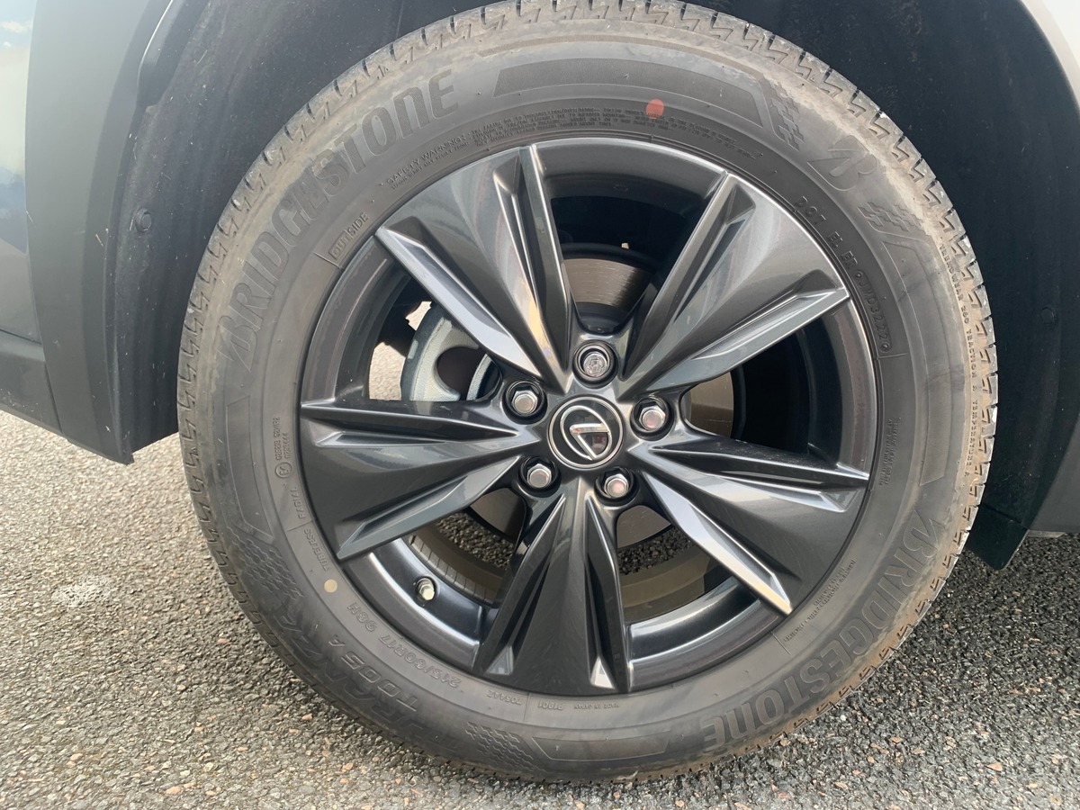 Lexus UX 250 | 185 ch | Luxe Techno | Contrôle angles morts | Caméra recul | Hayon électrique