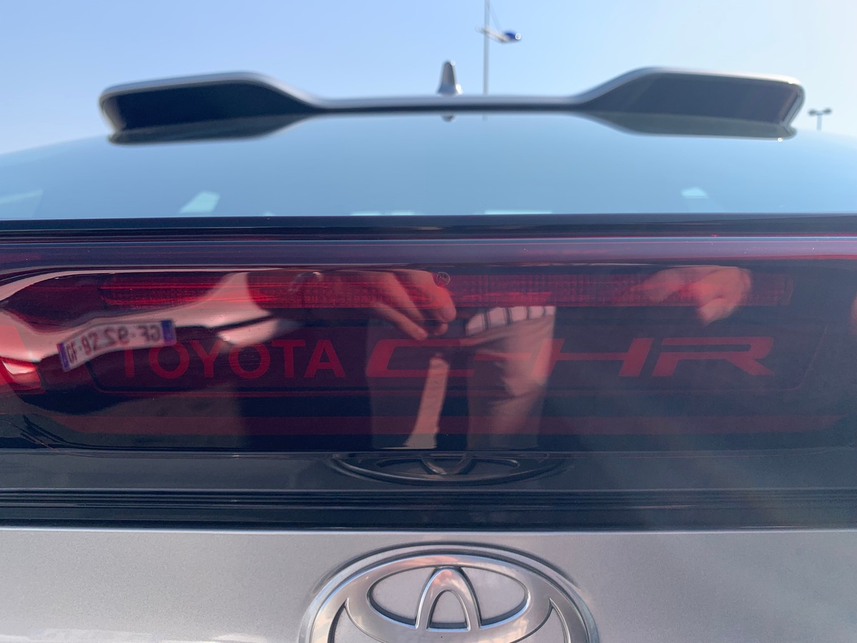 Toyota TOYOTA C HR 140 ch | Apple car Play Android Auto | Caméra de recul | Régulateur de vitesse