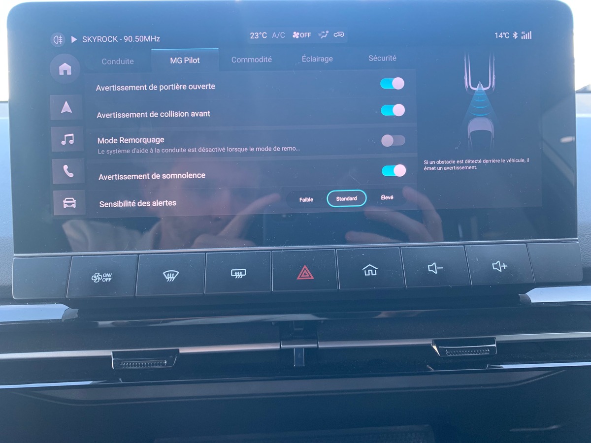 MG MG4 245 | 77 Kwh | Luxury | Apple car Play | Caméra | Siéges chauffants | Régulateur adaptatif