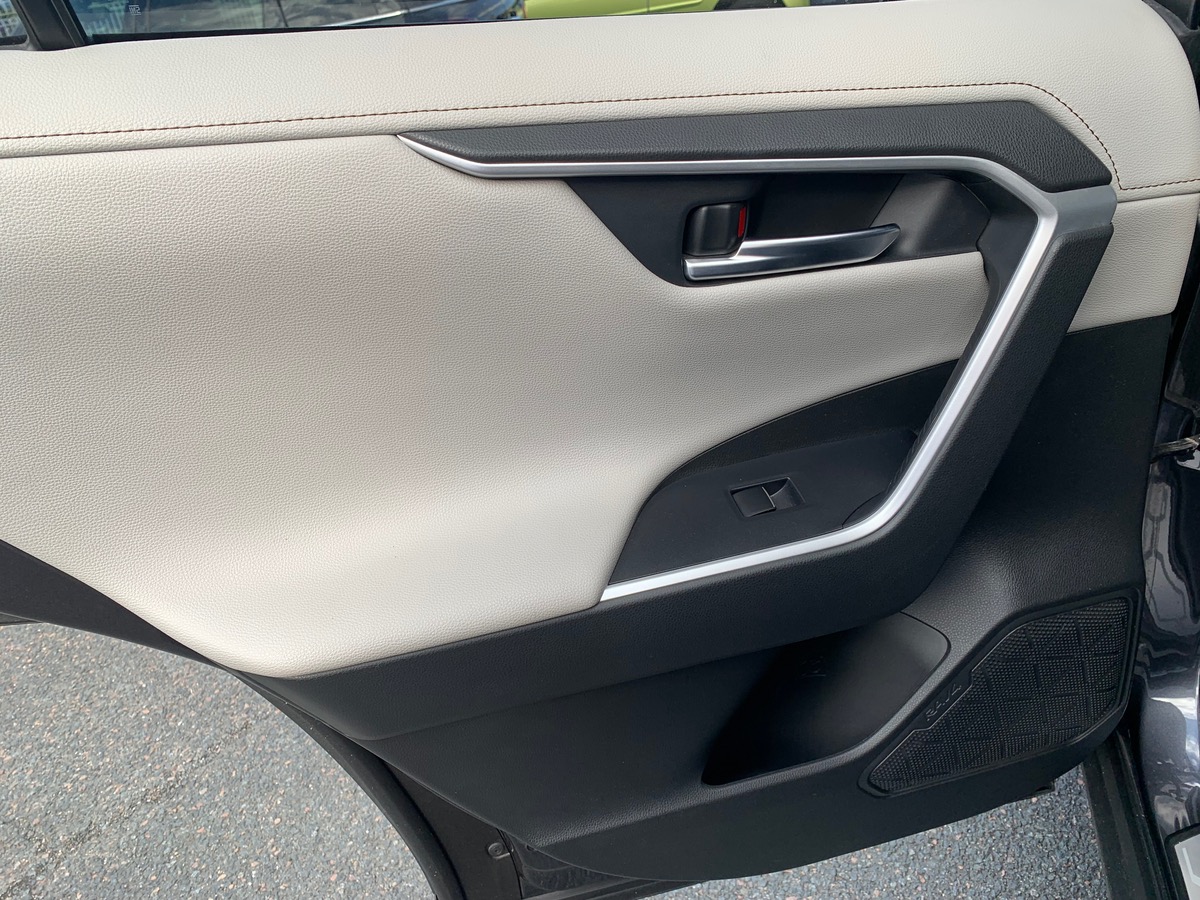 Toyota RAV4 222 ch | AWD | Lounge | Caméra vue 360° | Cuir | Régulateur de vitesse adaptatif