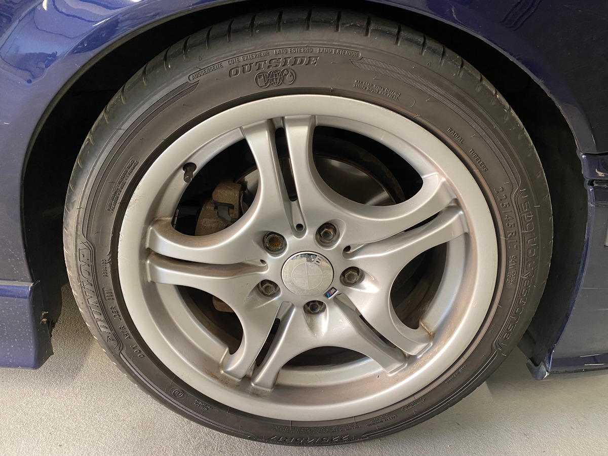 Bmw Série 3 E36 328i Berline Pack M individuel 193cv Toit Ouvrant