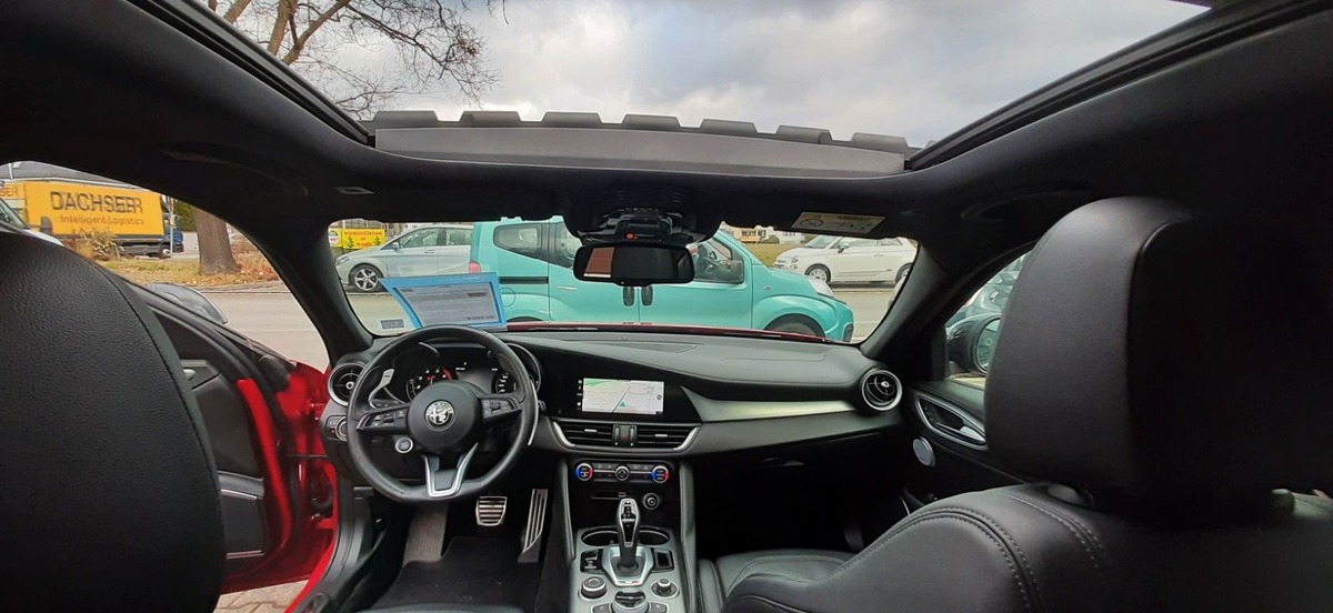 Alfa Romeo Giulia 2.0 TB 280ch Veloce Q4 AT8 MY22 / toit ouvrant / Harman Kardon