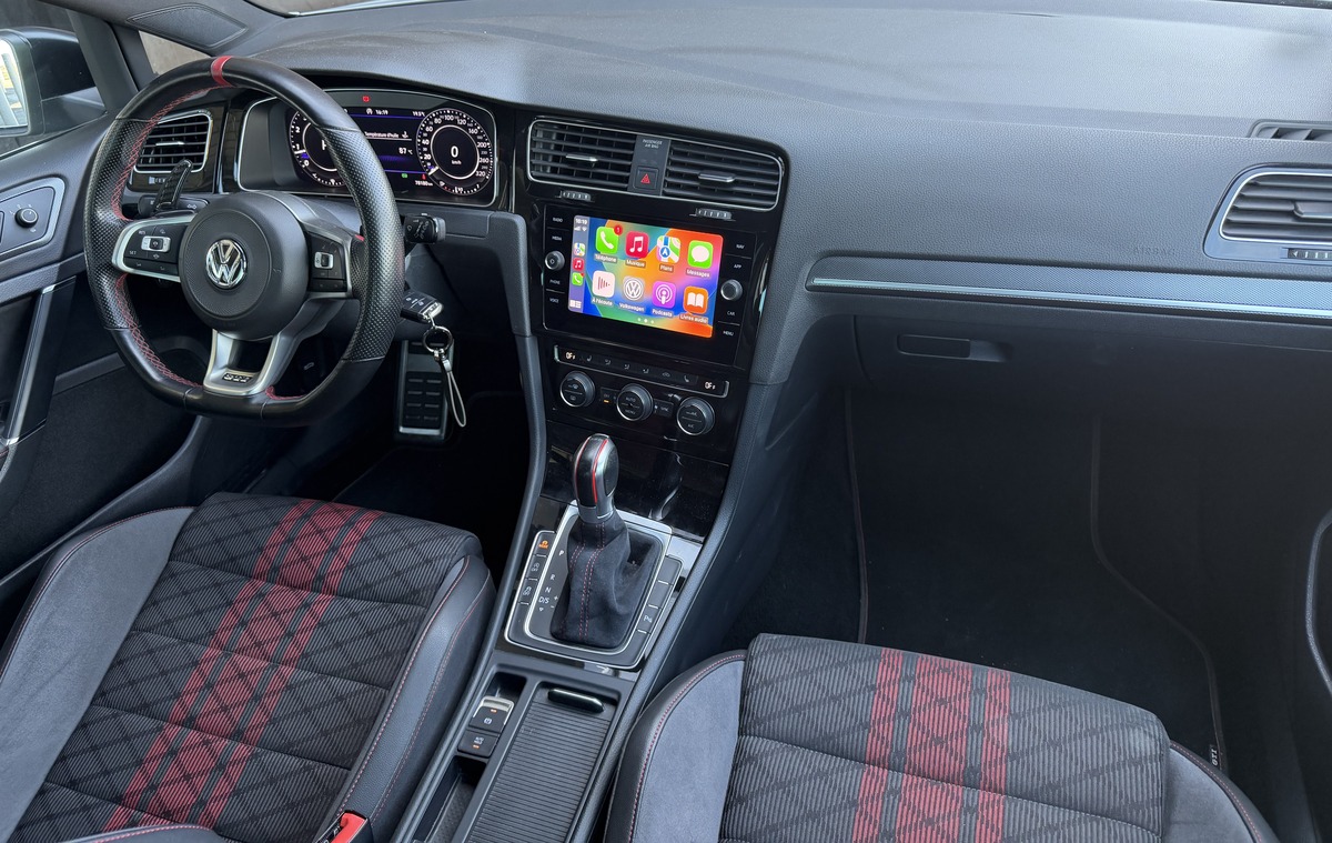 Volkswagen Golf VII - TCR / CarVertical / Echappement Akrapovic / Apple Carplay / Caméra