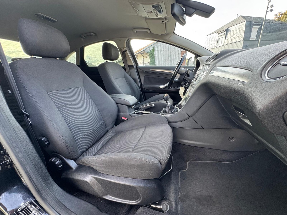 Ford Mondeo 2.0 140 TDCi Titanium-DISTRIBUTION NEUVE-GARANTIE