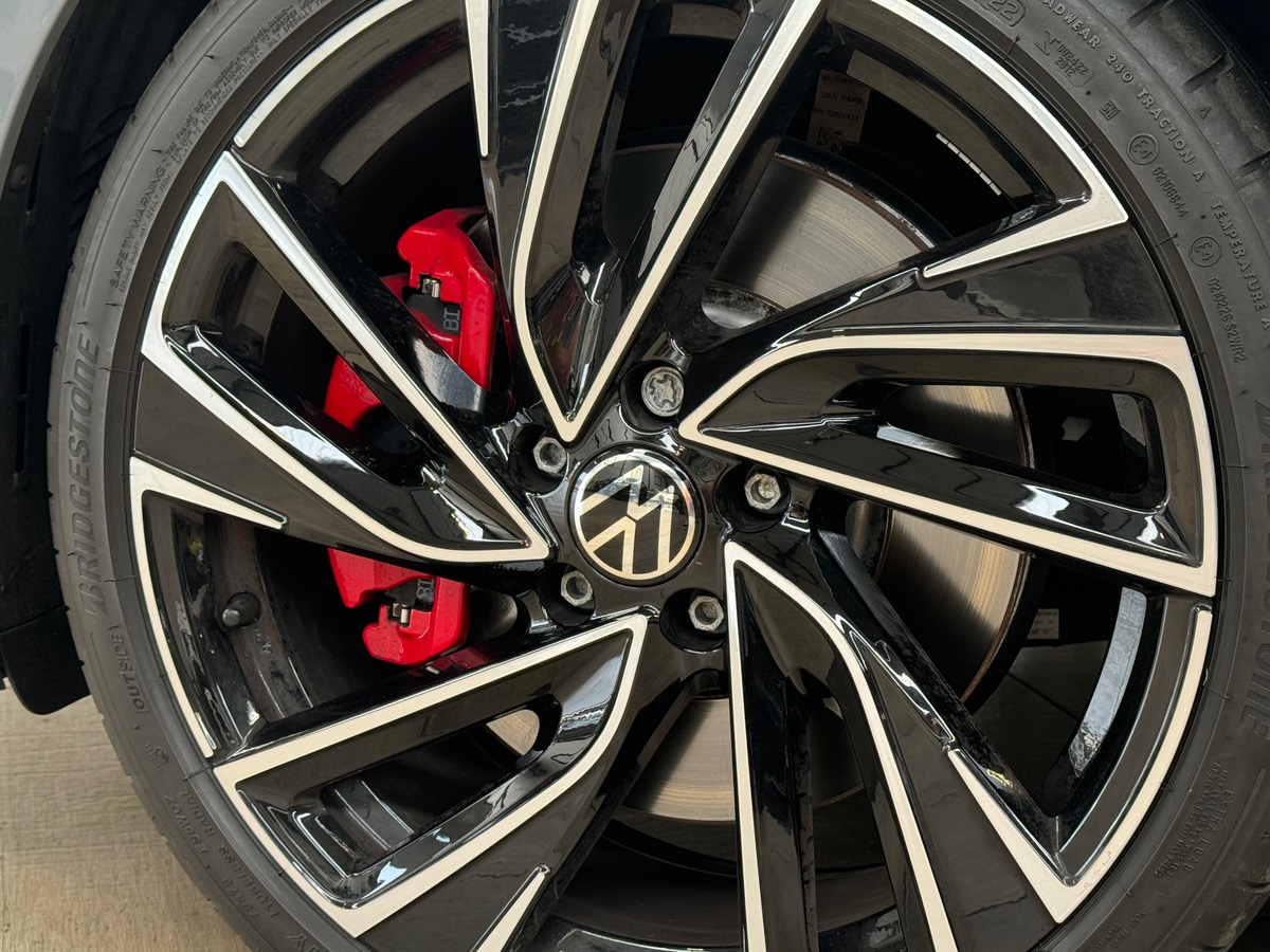 Volkswagen Golf VIII GTI 2.0L TSi 245CV DSG7 - GARANTIE VW - TO/CARPLAY/SIEGES CHAUFFANTS