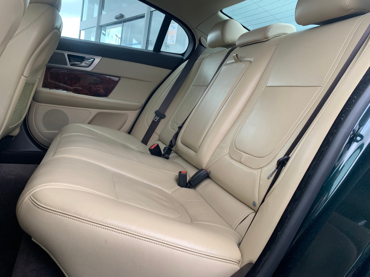 Jaguar XF 240 ch | V6 | R-Sport | Caméra recul | Sièges sport | Régulateur vitesse | GPS | Bluetooth