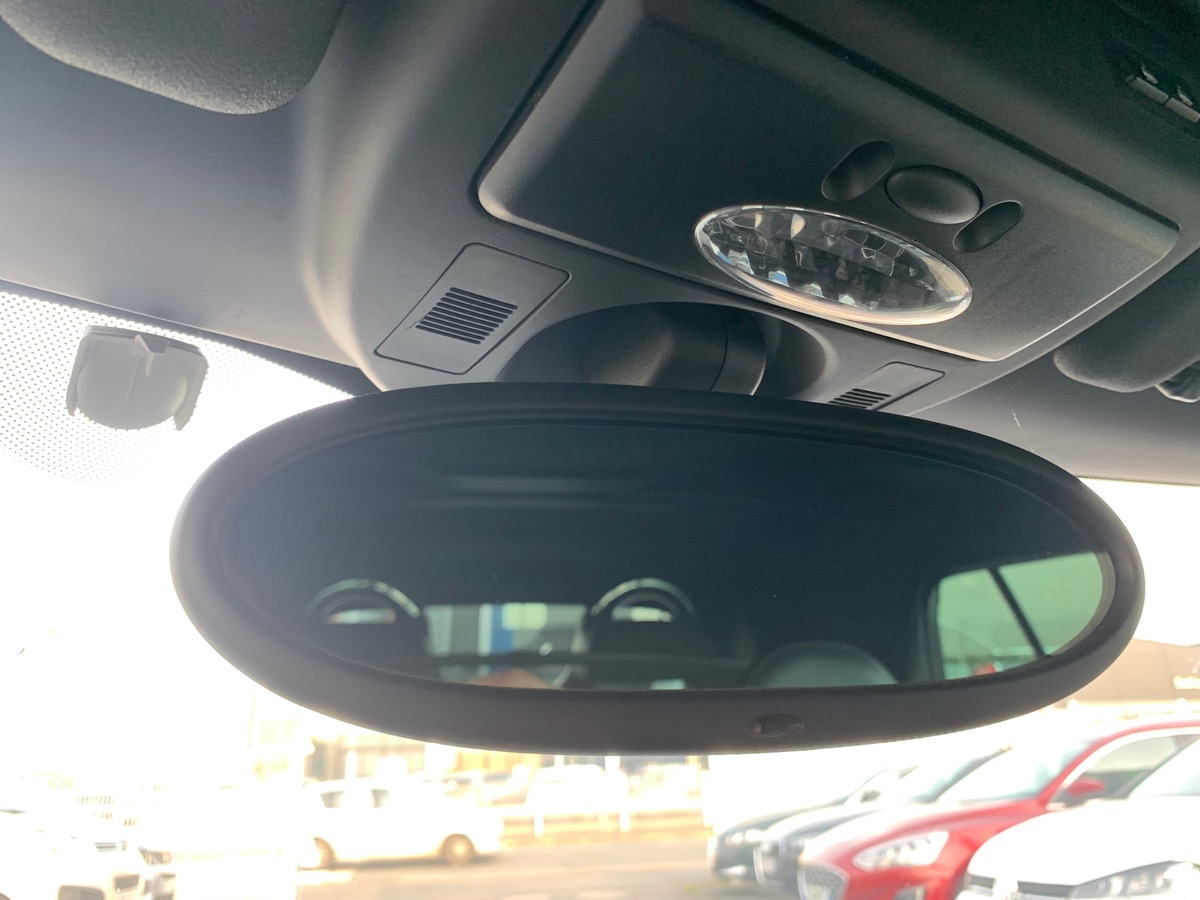 Mini Cooper 112 ch | GPS | Boite automatique | Sellerie cuir | Radar de recul | Régulateur vitesse