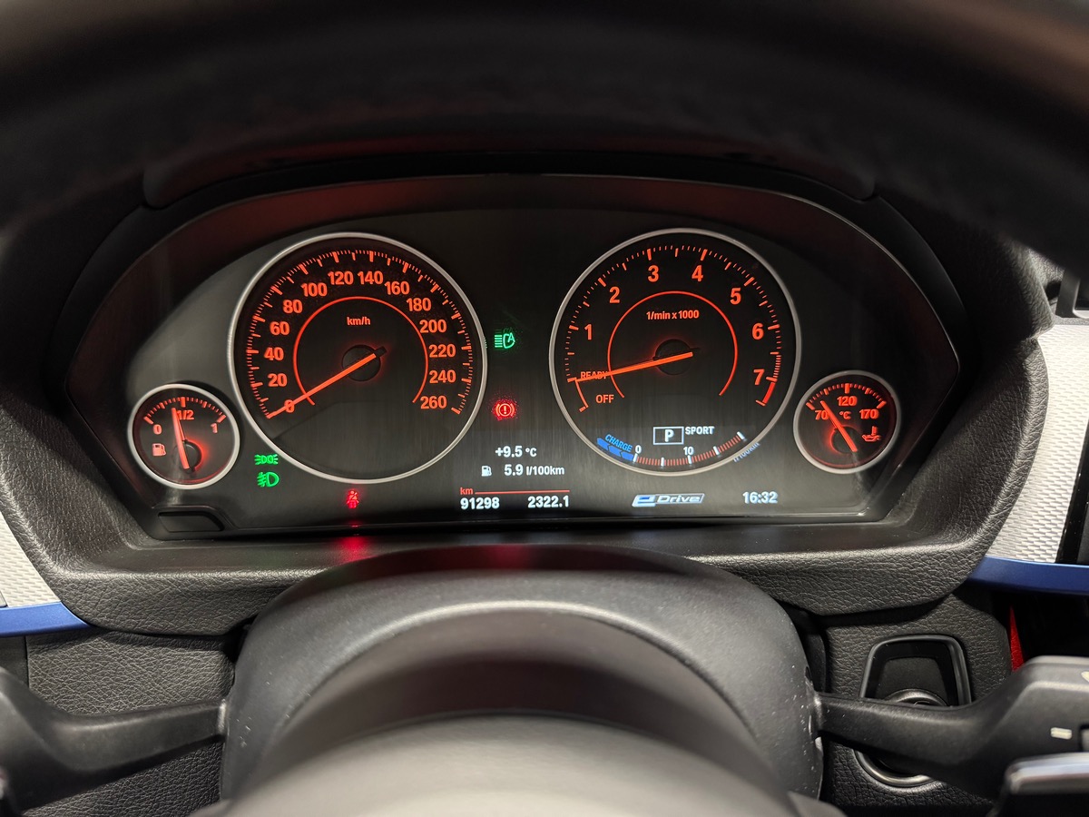 Bmw Série 3 330E IPERFORMANCE 252CV PACK M DKG8 1ER MAIN/UHD/CARPLAY/ALCANTARA ÉTRIER MPERFORMANCE M