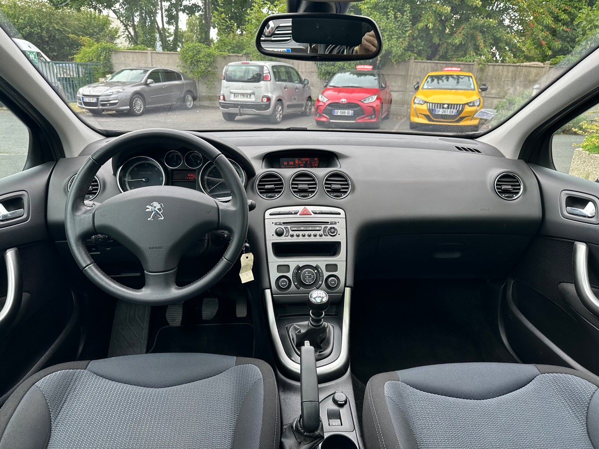Peugeot 308 SW 1.6 e-HDI 112 CV 7 place spéciale family 4XCBLeu