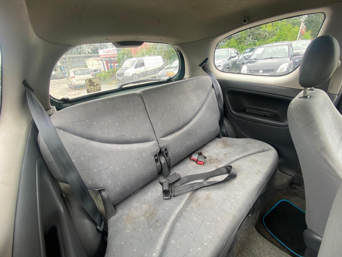 Toyota Yaris 1.0i 70cv petit prix garantie 3 mois 