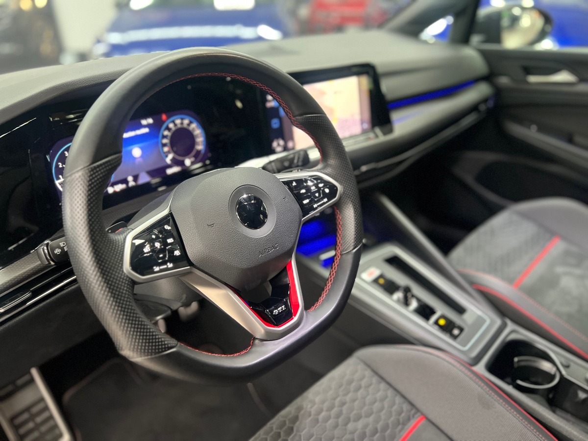Volkswagen Golf VIII GTI CLUBSPORT 2.0 TSI 300 ch DSG7 + attelage amovible