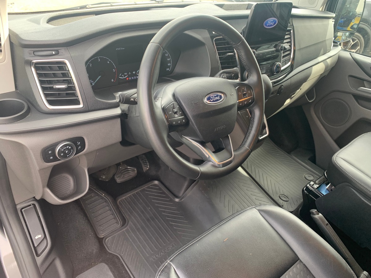 Ford TRANSIT CUSTOM 170 ch | SPORT | 5 Places | L1H1 | Premiére MAIN | Caméra de recul | Attelage