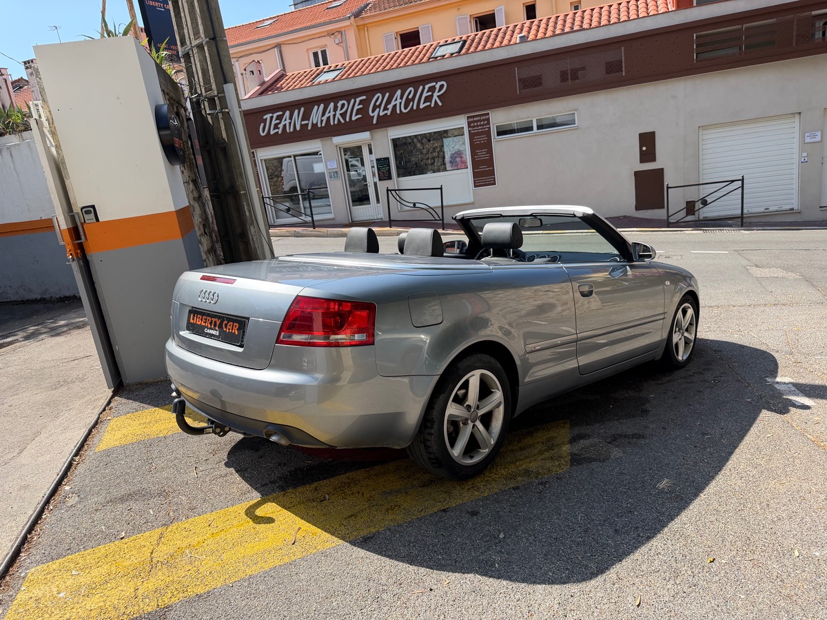 Audi A4 Cabriolet 2.0 TDi 140 CV / KM Réel / S Line /  Intérieur Cuir Tissu / Attelage / Jantes