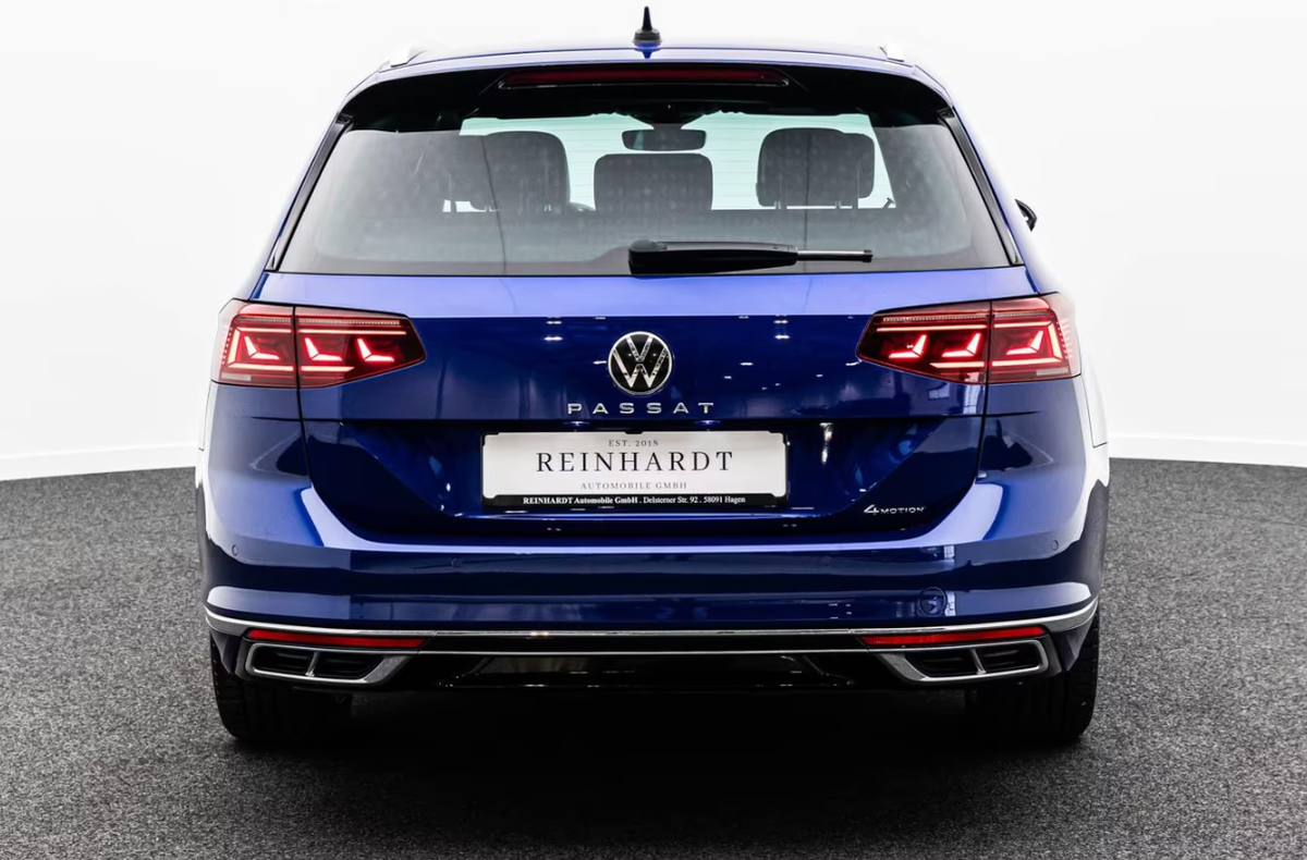 Volkswagen Passat SW VIII 2.0 TDI EVO 200ch R-Line 4Motion DSG7 Bleu Lapiz Attelage