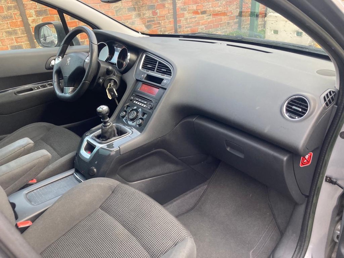 Peugeot 5008 1.6 HDI 115 CV 1er main style 7 place 4X sans frais 