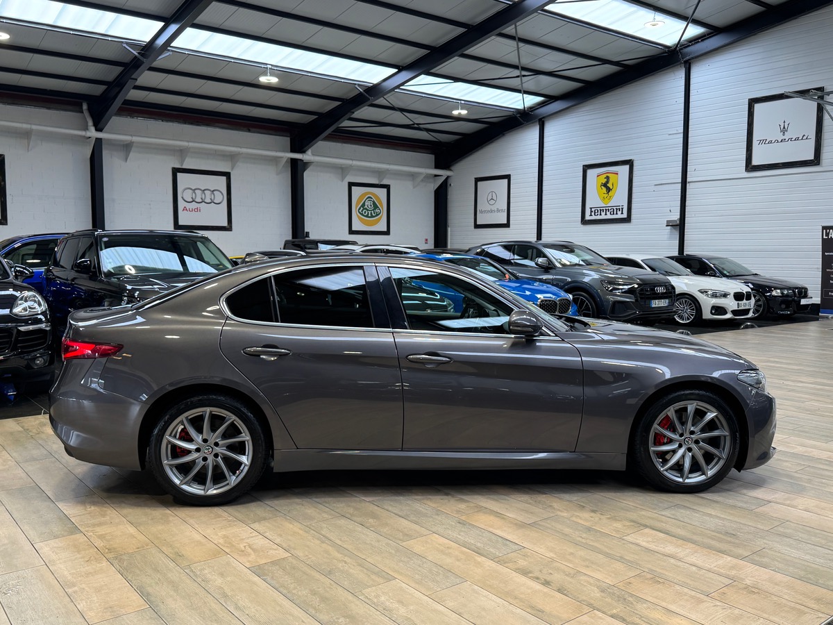 Alfa Romeo Giulia VELOCE 2.2 JTD Q4 AT8 210CV CAM/SIEGE ET VOLANT CHAUFFANT SUIVIT COMPLET N