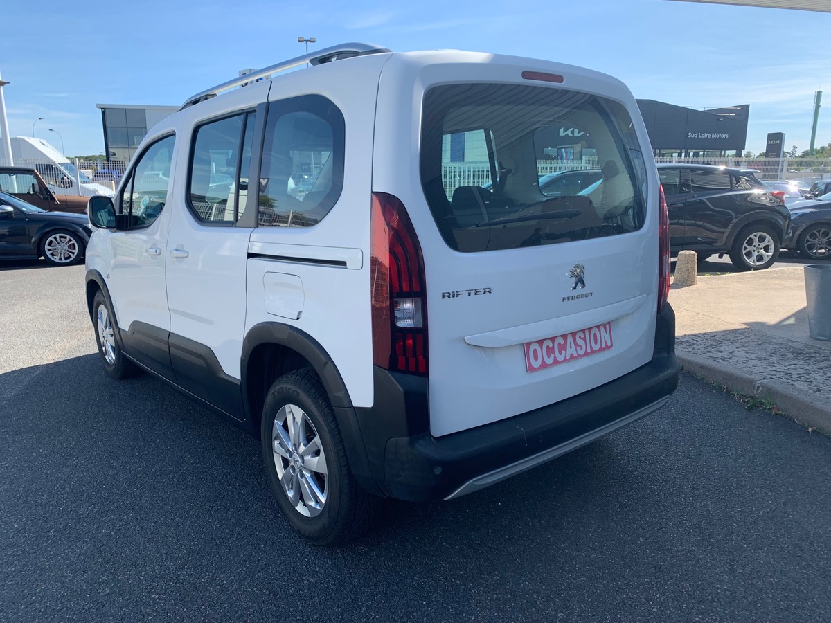 Peugeot Rifter 102 ch | Allure | 7 places | GPS | Roue de secours | Radar de stationnement arriére