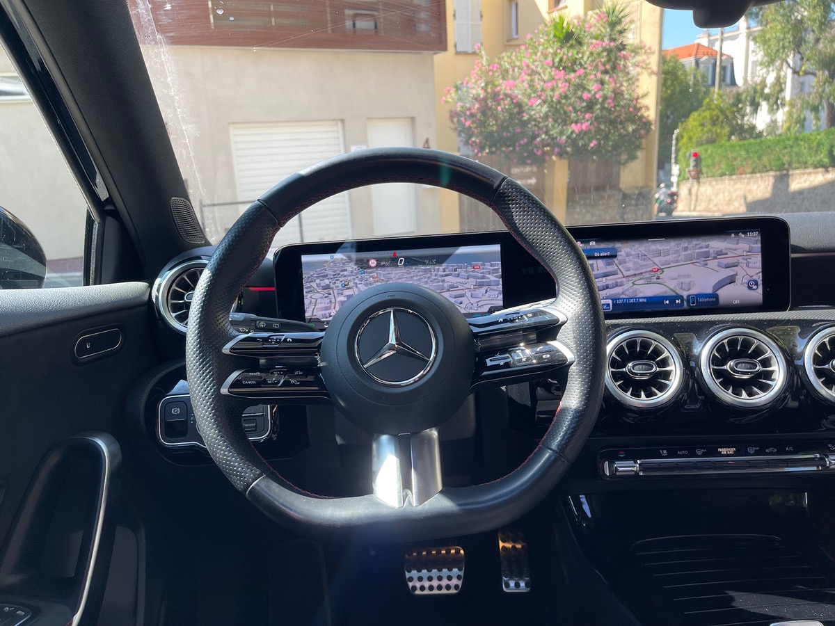 Mercedes Benz Classe A 200 Phase 2 / AMG Line / Toit Ouvrant / Pack Ambiance / Jantes AMG
