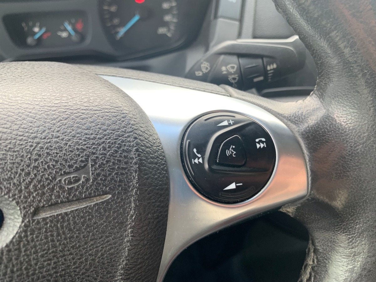 Ford TRANSIT 130 ch | Attelage | Régulateur de vitesse | Bluetooth | Plancher bois et latérale