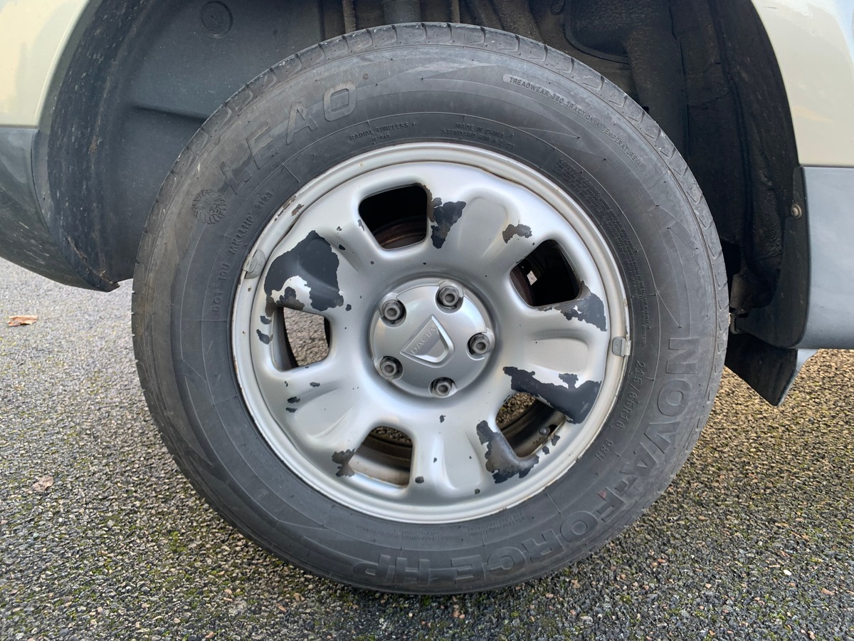 Dacia Duster 105 ch | Laureate | Bioethanol | Roue secours | Climatisation | Radio mono-CD MP3