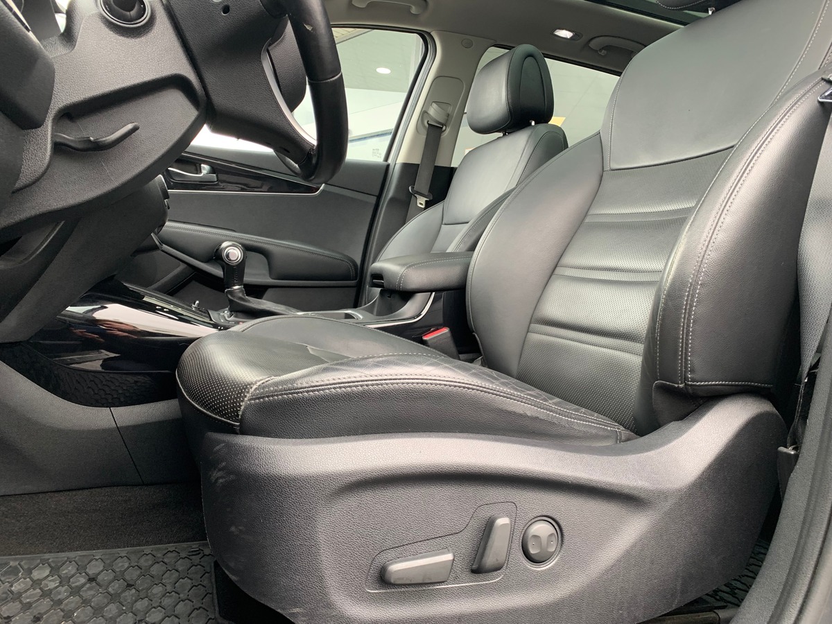 Kia Sorento 200 ch | Premium | 7 Places | AWD | Toit ouvrant panoramique | GPS | Régulateur vitesse