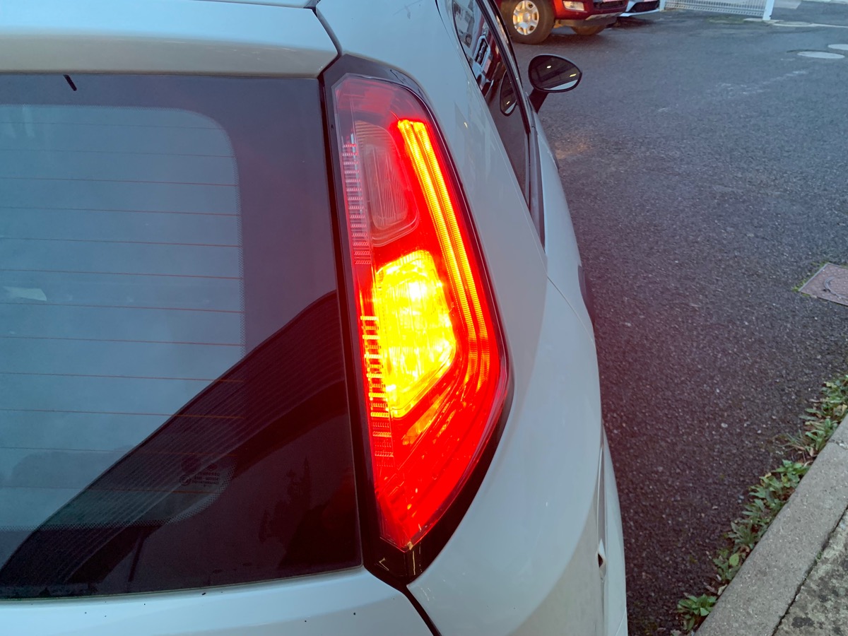 Fiat Punto 69 ch | Radio CD MP3 | Vitres avant électriques | Airbags | ABS | Commandes Radio volant