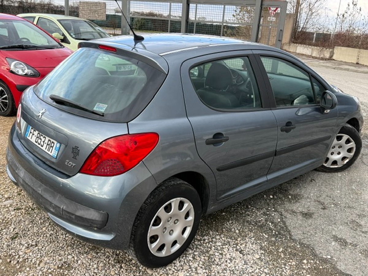 Peugeot 207 5 portes 1.4 e 16V 90 cv DISTRIB NEUF CRIT AIR 2