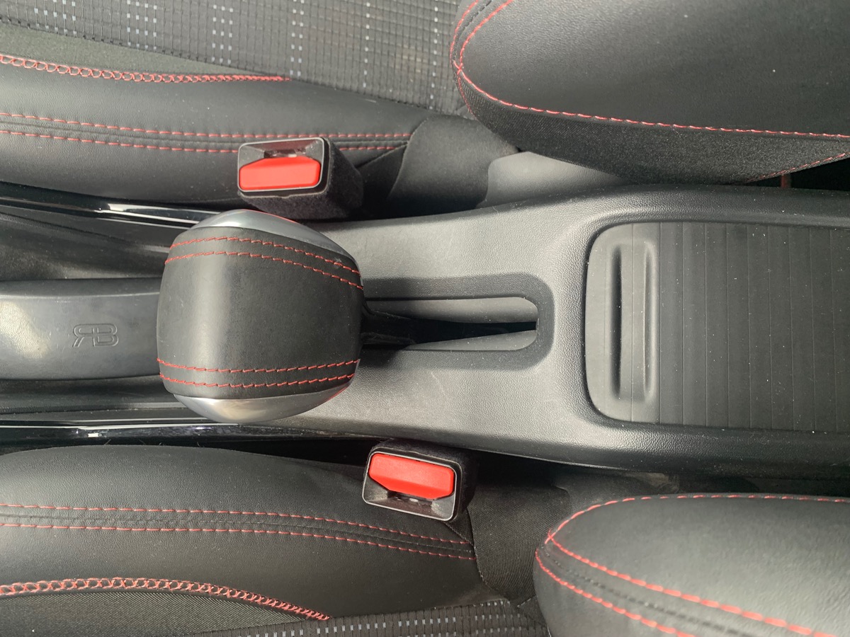 Peugeot 2008 GT LINE | 120 CHEVAUX | Caméra recul | Boite Automatique |  Garantie 20/12/2025