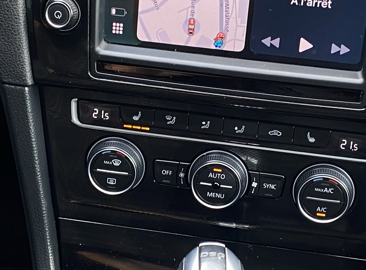 Volkswagen Golf VII 2.0 TSI 230ch GTI PERFORMANCE DSG6 5P / DCC / TO PANO / ACC / DYNAUDIO / CARPLAY