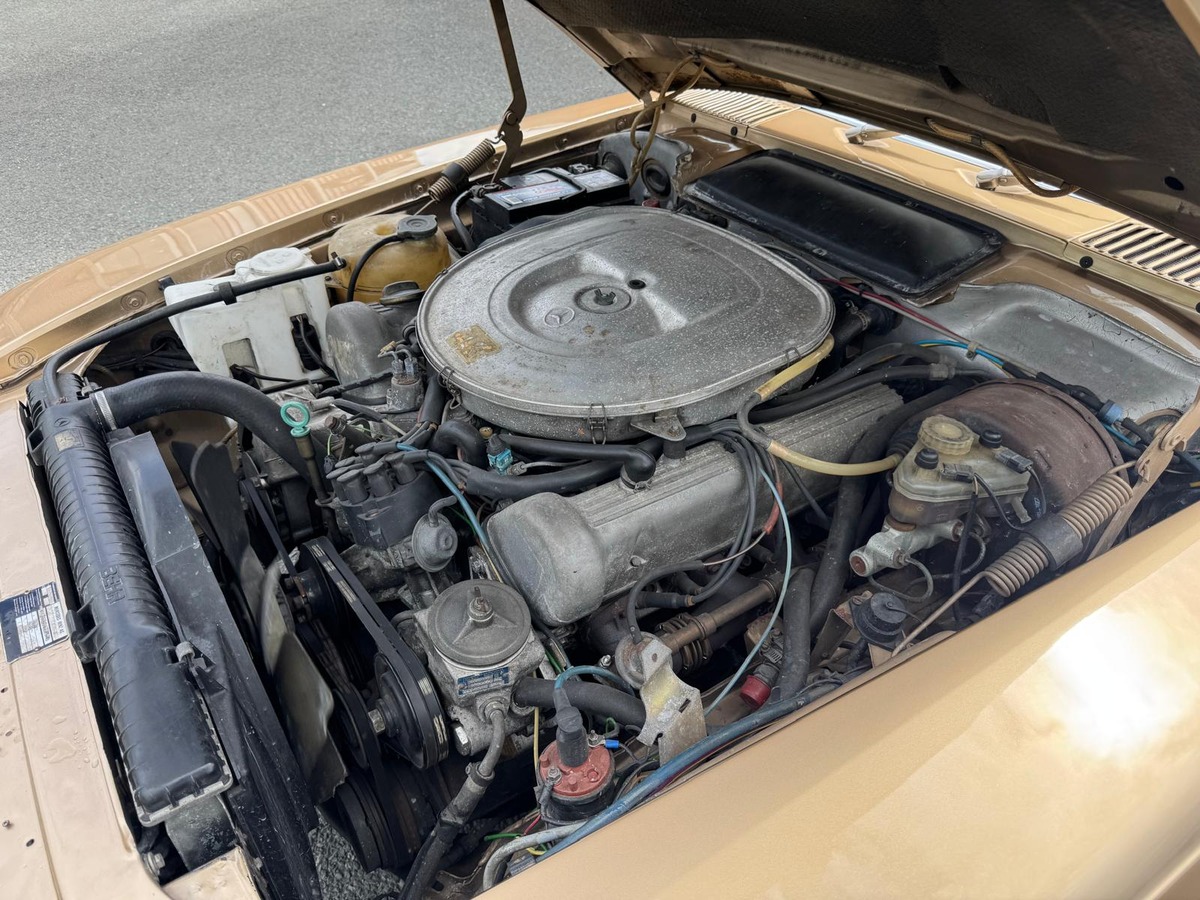 Mercedes-Benz SLC 500 V8 (C107) 240cv - Française - Kilométrage non garanti