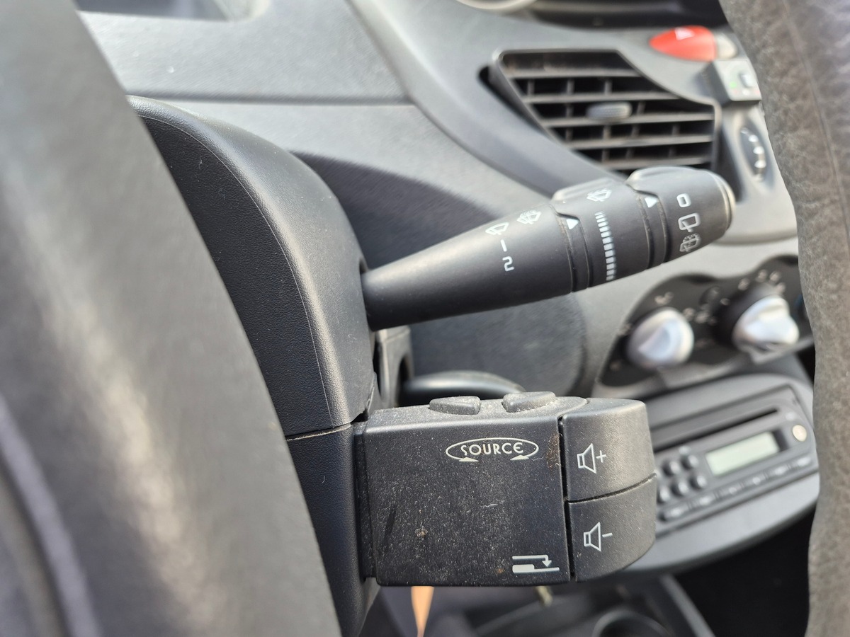 RENAULT Twingo II 1.2 16V LEV ACCESS