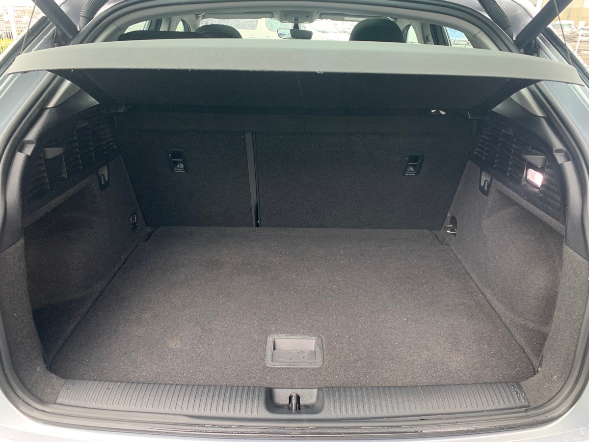 Audi Q2 115 ch | Sport | Toit ouvrant | Régulateur vitesse | Radar | Bluetooth | Coffre électrique