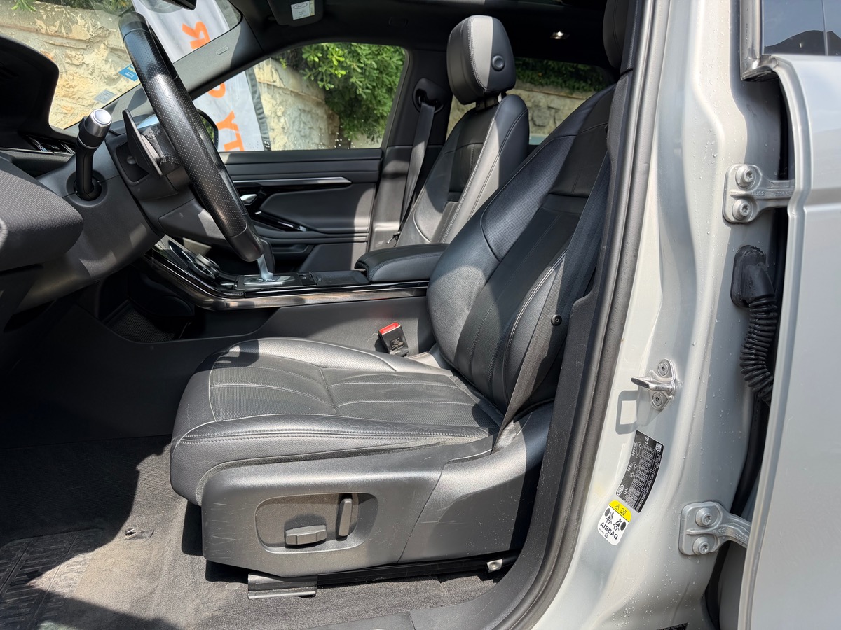 LAND ROVER EVOQUE 2.0 D 150 CV R DYNAMIC / Toit Ouvrant / Meridian / Pack Black / Jantes Noires