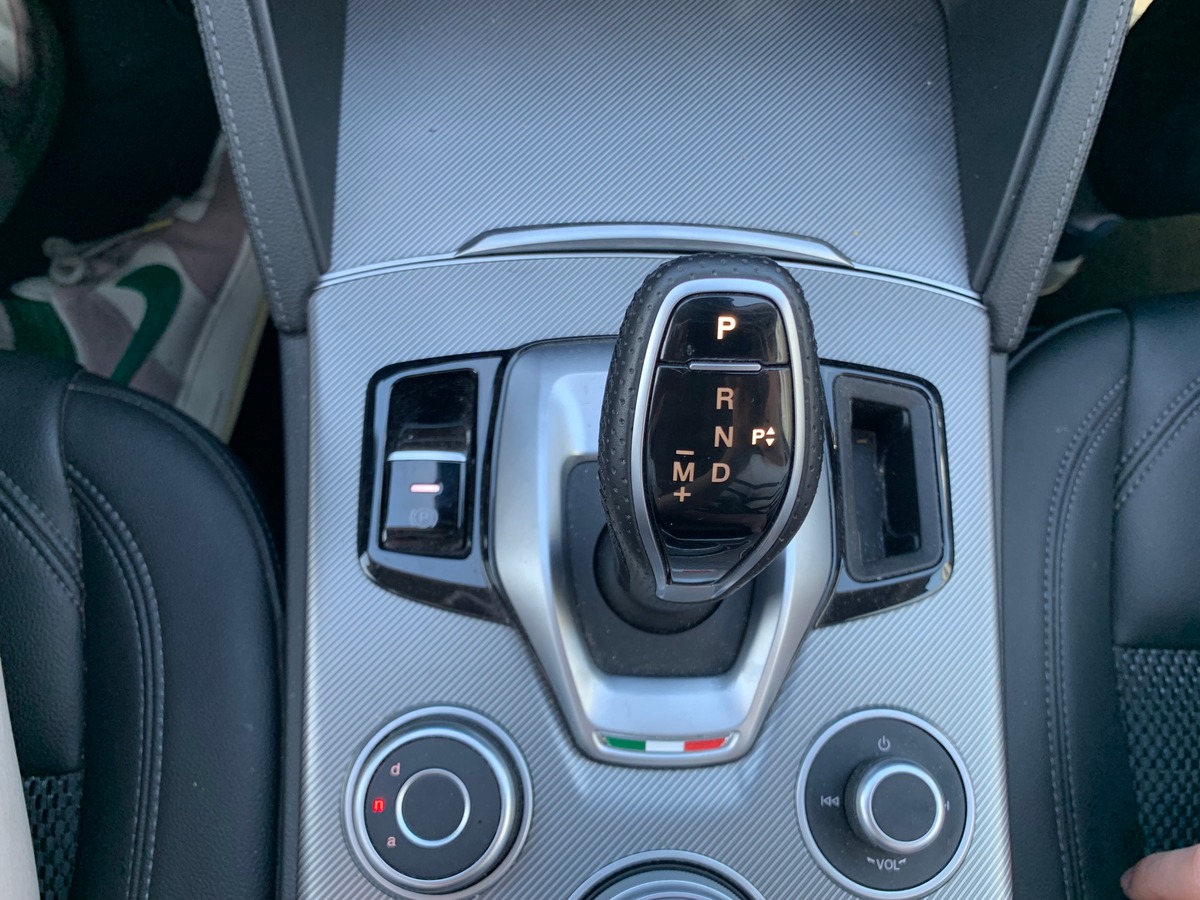 Alfa Romeo Stelvio 190 ch | Sprint | Caméra recul | Apple car Play | Coffre assisté électriquement