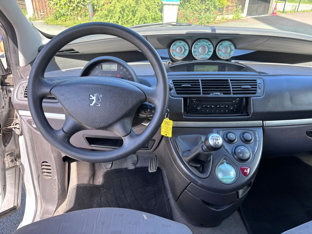 Peugeot 807 7 places 2.0 HDi 110 Confort - Distribution neuve - Garantie