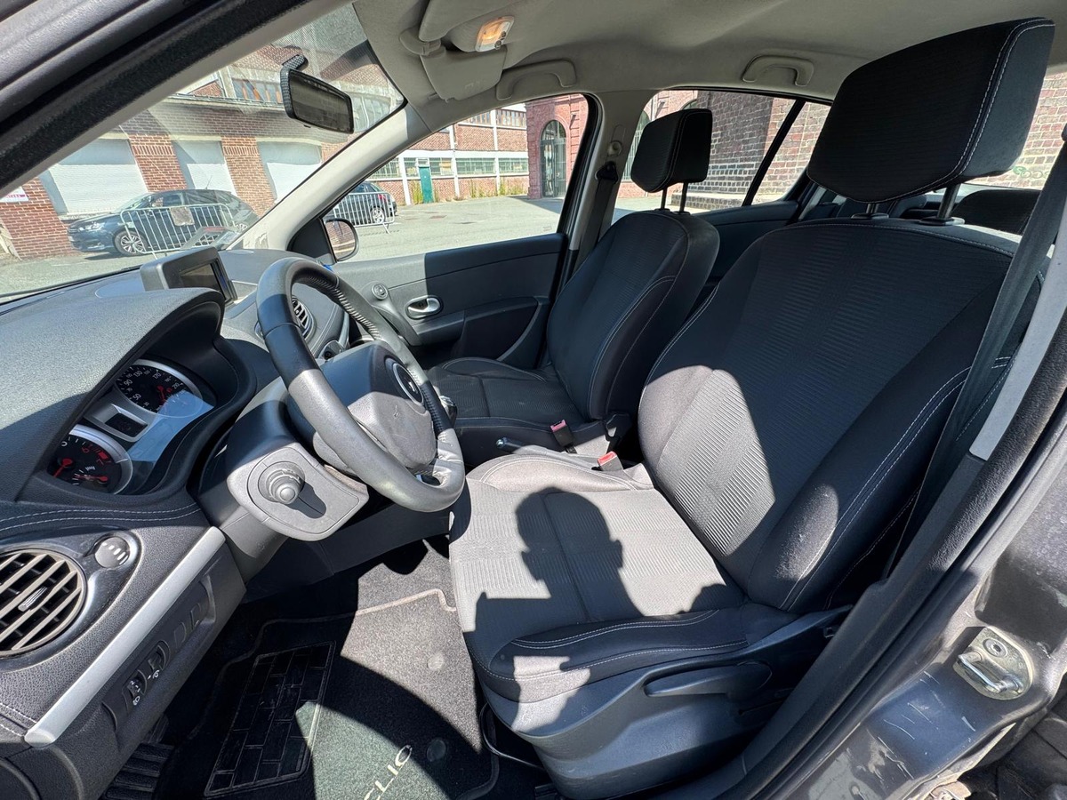 RENAULT Clio III 1.2 75ch 5portes Edition 20 ans - Garantie