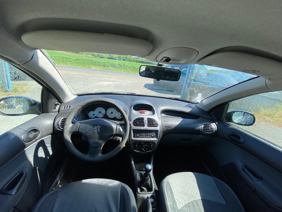 Peugeot 206 1.4 hdi 70cv 1ere main faible kilométrage d’origine 