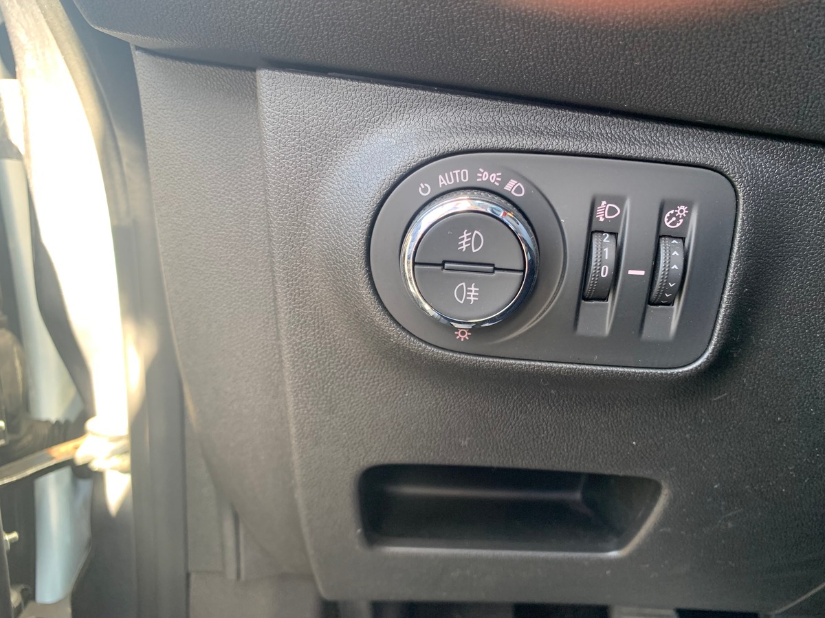 Opel Corsa 90 ch | Active | Apple car play | Régulateur de vitesse | Climatisation | Radar de recul