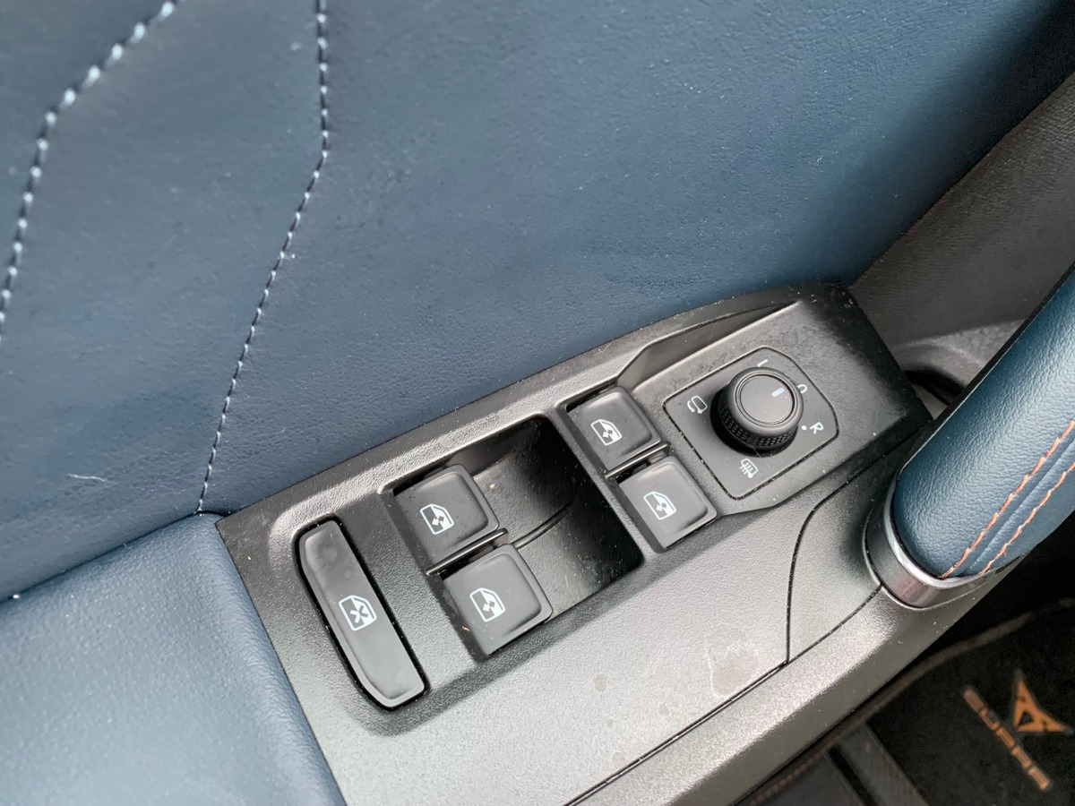 Cupra FORMENTOR E-HYBRID 204 | Business Edition | Cuir | Apple Car Play | Toit ouvrant panoramique