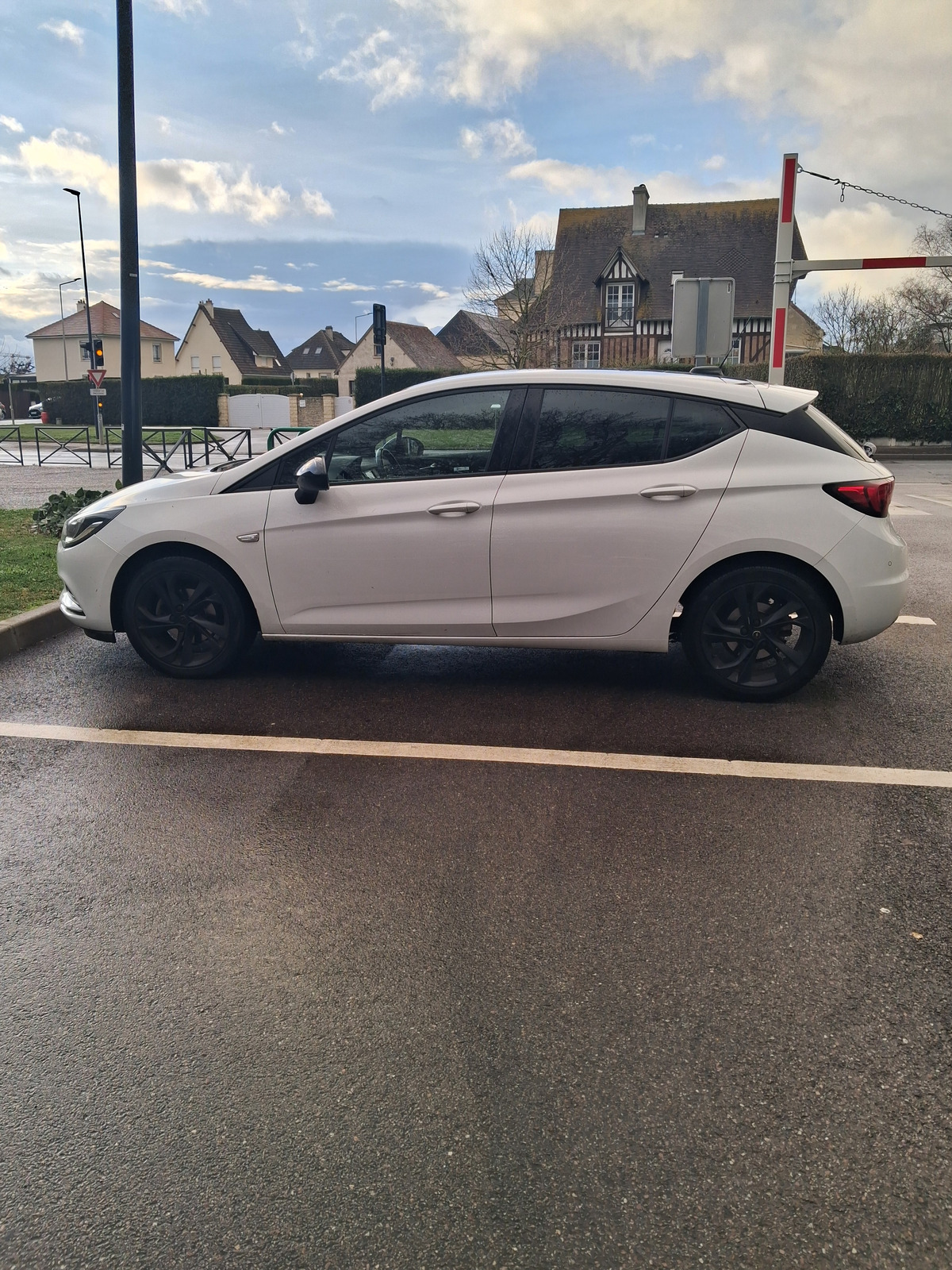 Opel Astra 105 ch | Black edition