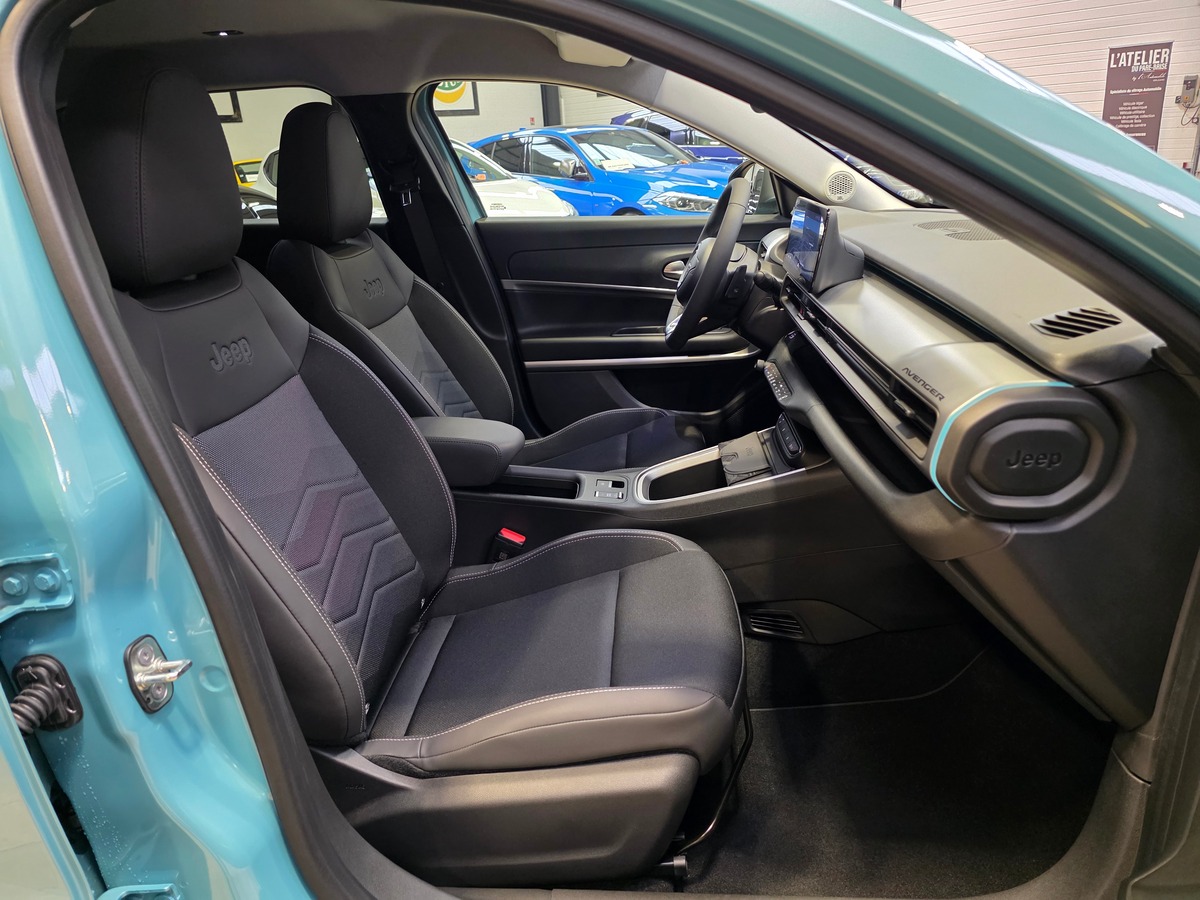 Jeep Avenger (2) 1.2 TURBO T3 100 E-HYBRID SUMMIT JBL / CAMERA C