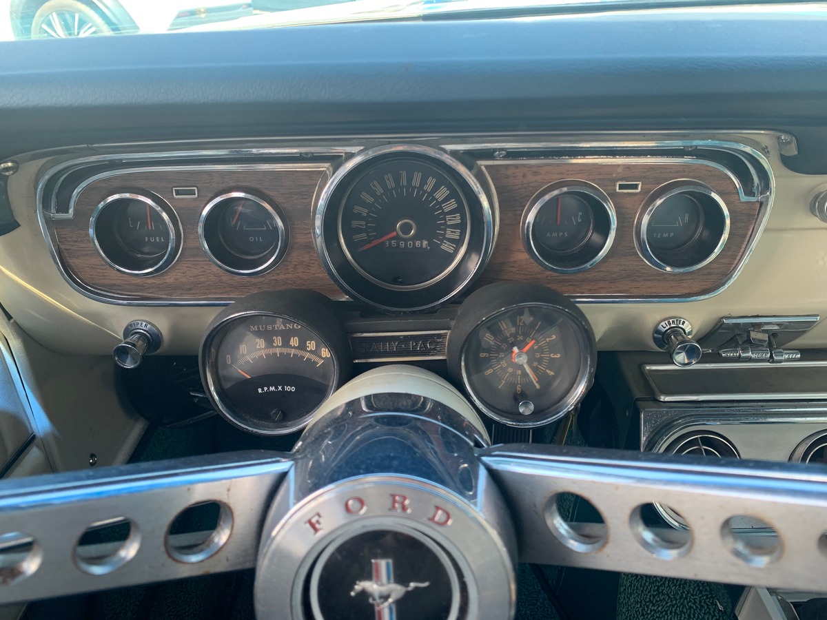 Ford Mustang V8 | Convertible | Cabriolet | Boîte de vitesse manuelle