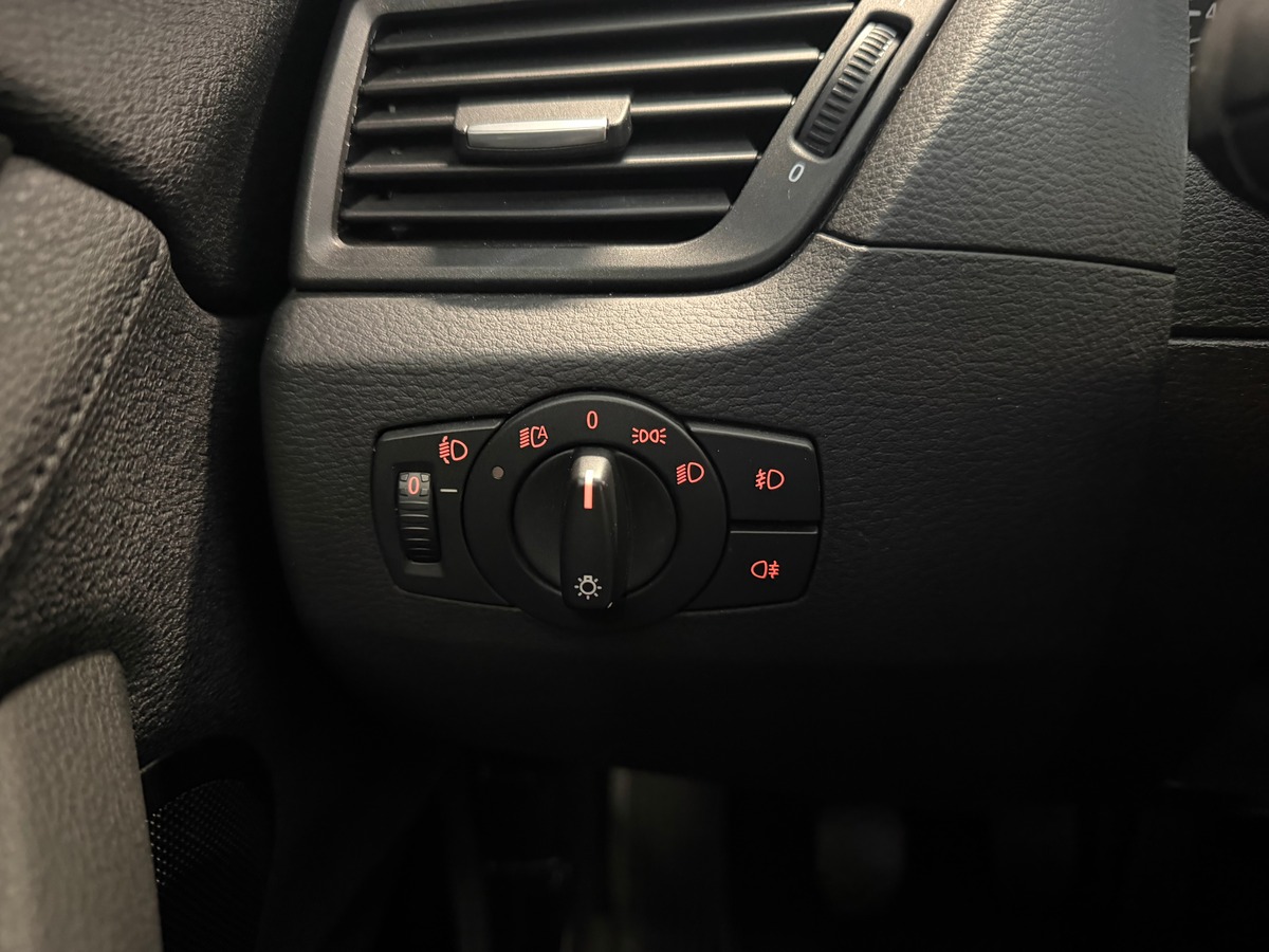 Bmw X1 E84 xdrive18 2.0 143 CV / 1er Main / GPS / Radar de stationnement Av / Ar