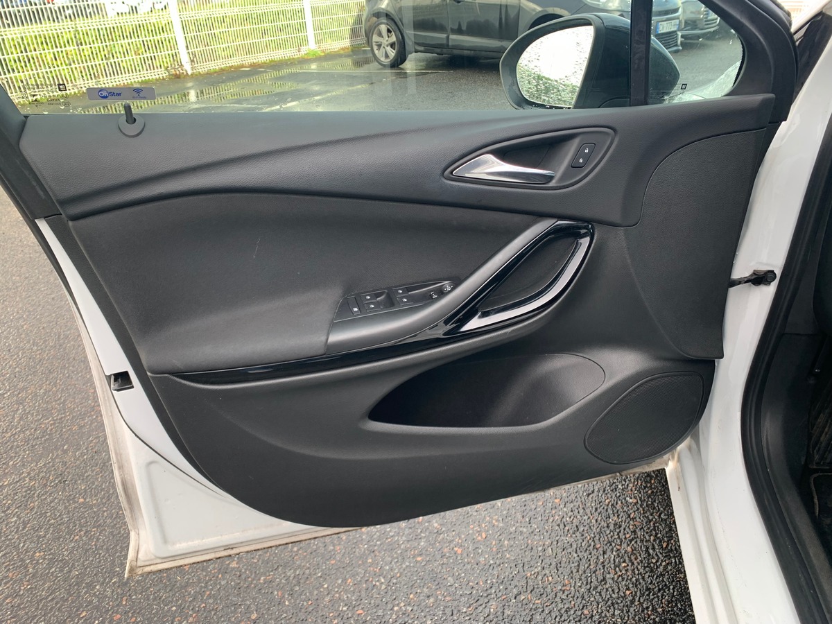 Opel Astra 105 ch | Black Edition | Caméra recul | Régulateur vitesse | Radar de stationnement avant
