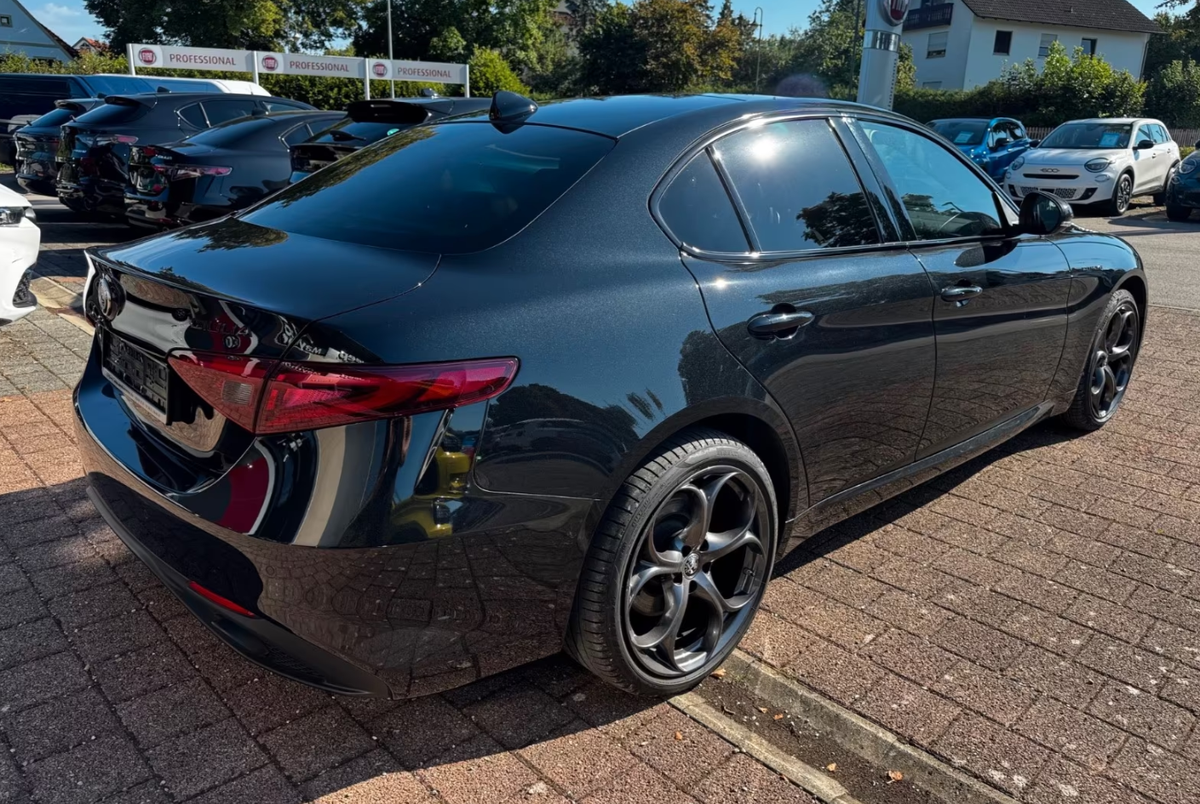 Alfa Romeo Giulia 2.0 TB 280ch Estrema Q4 AT8 Toit ouvrant Harman-Kardon