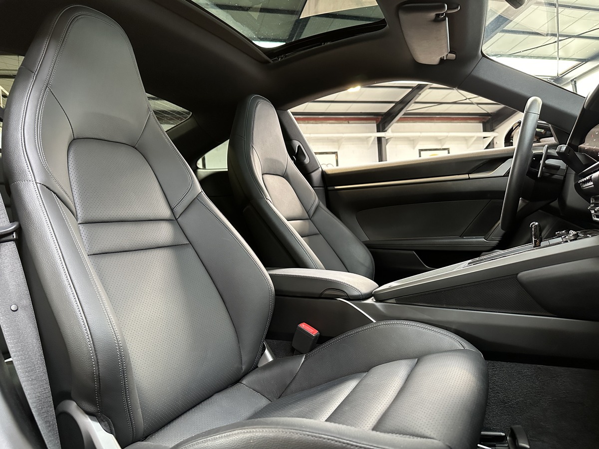Porsche 911 Type 992 Carrera 3.0l 385 ch PDK - Immat FR