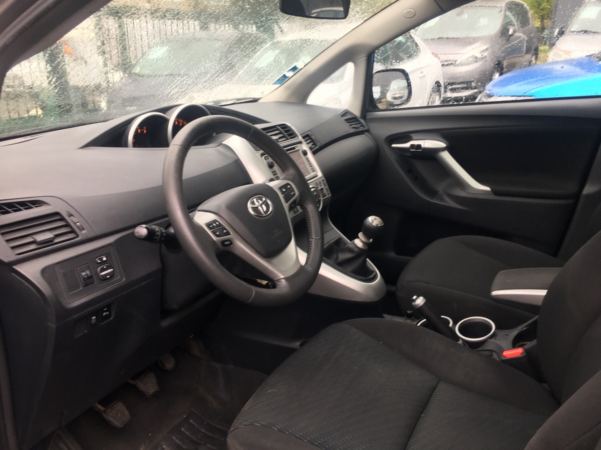 Toyota Verso 2.0 D-4D 126 CV 4XCARTE bleu