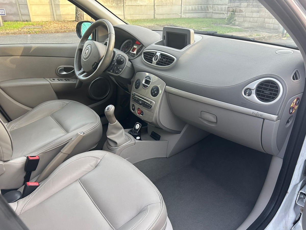 RENAULT Clio 1.2 100 CV initiale  en 4 XCBLue